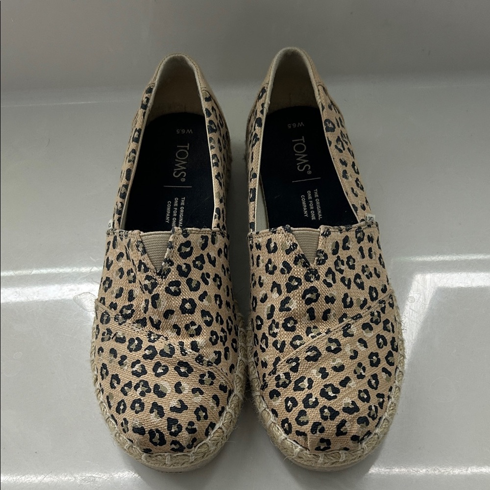 TOMS Women's Animal Print Espadrilles - Beige and Black